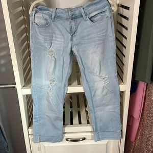 Light wash stretch jean capris